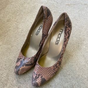 Vintage old money style snake skin pumps